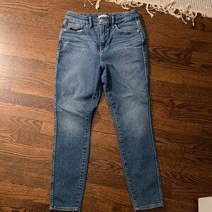 Good American size 6/28 jeans in good curves